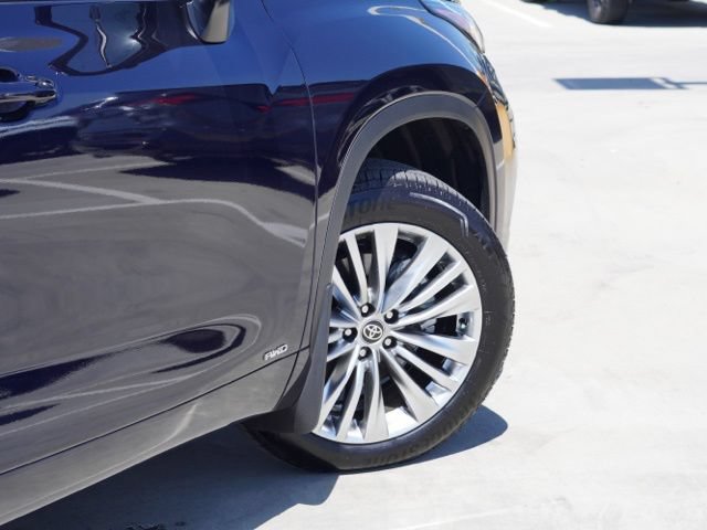Certified 2026 Toyota Highlander Platinum AWD/4WD image 9