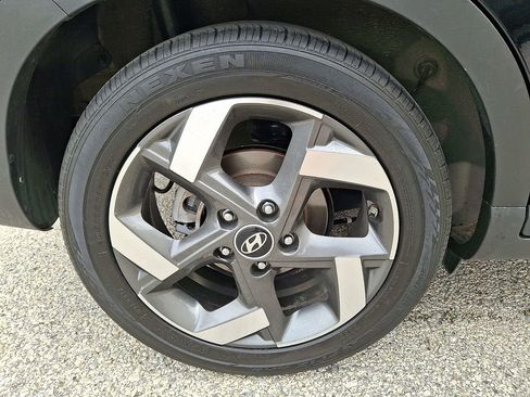 Certified 2023 Hyundai Venue SEL FWD image 10