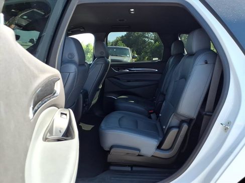 Used 2024 Buick Enclave Premium image 16