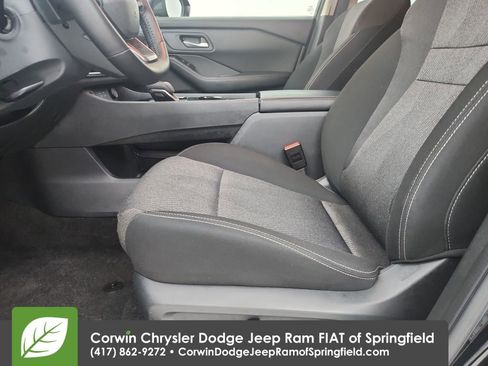 Used 2025 Nissan Rogue SV image 20