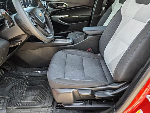 Used 2024 Chevrolet Trax LS w/ LS Convenience Package image 13