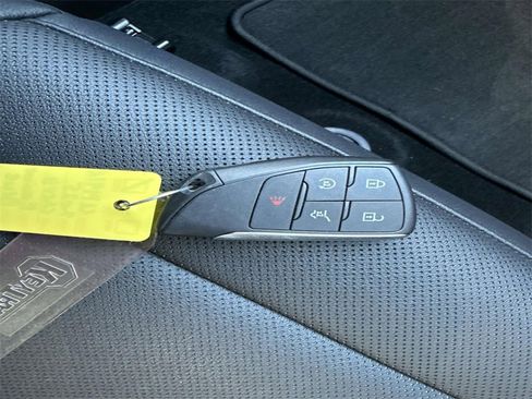 Used 2025 Chevrolet Equinox EV RS w/ Convenience Package II image 33