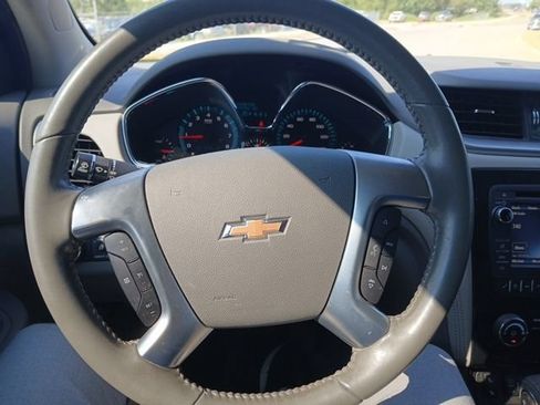 Used 2017 Chevrolet Traverse LT w/ Style and Technology Package FWD image 11