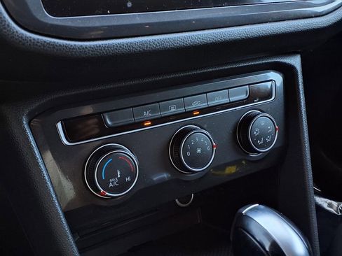 Used 2021 Volkswagen Tiguan S image 9