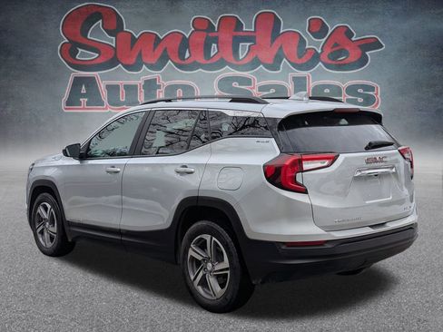 Used 2022 GMC Terrain SLE w/ Driver Convenience Package image 4