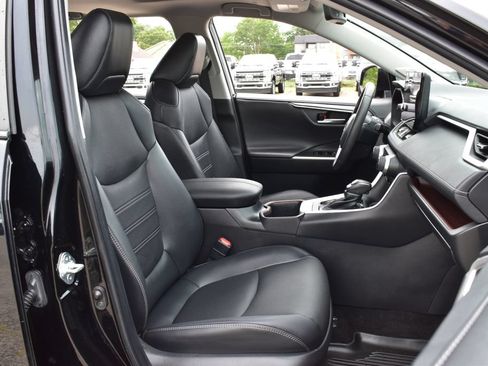 Used 2023 Toyota RAV4 Limited FWD image 31
