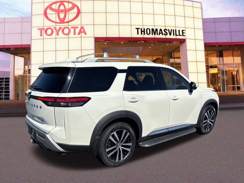 Used 2023 Nissan Pathfinder Platinum image 5
