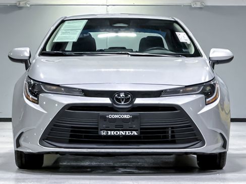 Used 2023 Toyota Corolla LE FWD image 6