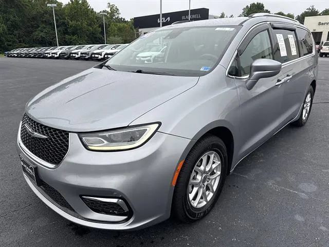 Used 2021 Chrysler Pacifica Touring-L FWD image 3