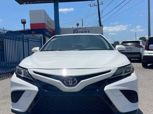 Used 2018 Toyota Camry SE FWD image 1