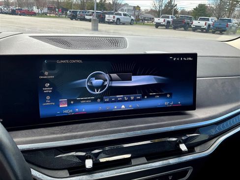 Used 2025 BMW X7 xDrive40i image 27