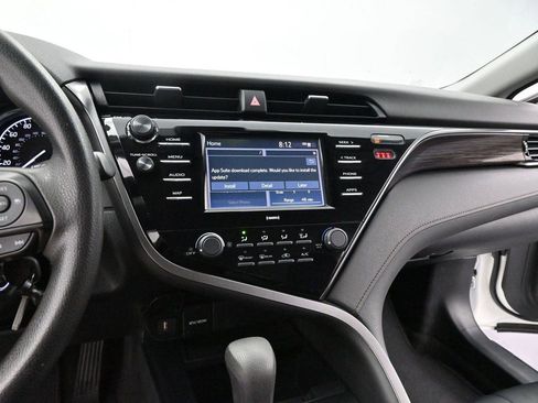 Used 2020 Toyota Camry LE FWD image 17