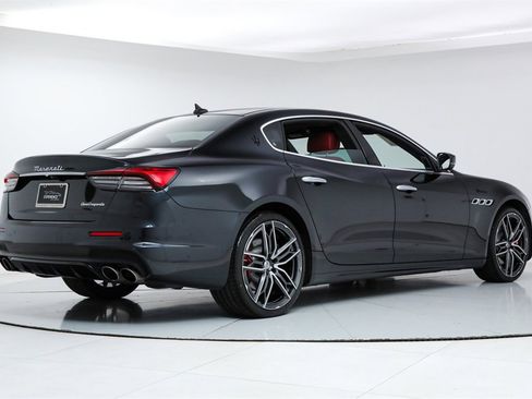 Used 2022 Maserati Quattroporte Modena image 5