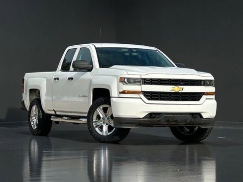 Used 2017 Chevrolet Silverado 1500 Custom w/ Trailering Package image 1