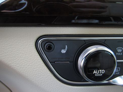 Used 2018 Audi Q5 2.0T Premium Plus w/ Premium Plus Package image 23