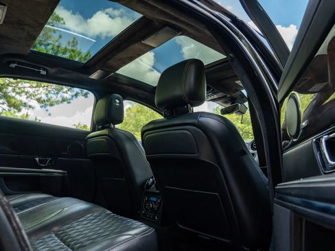 Used 2019 Jaguar XJ L Supercharged RWD image 15