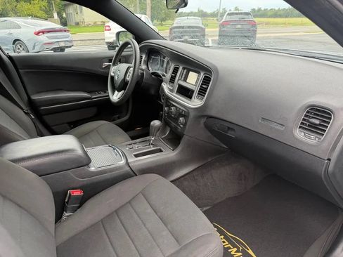 Used 2013 Dodge Charger SE RWD image 8