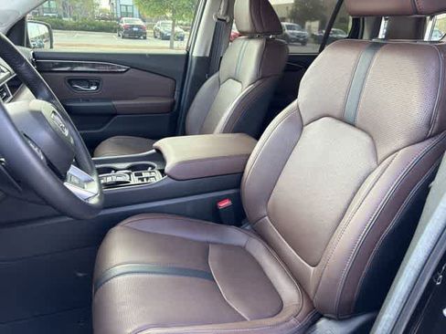 Used 2025 Honda Pilot Elite image 11