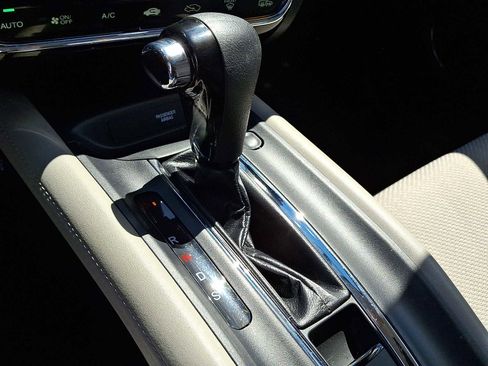 Used 2018 Honda HR-V EX image 15