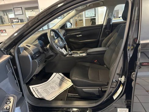 Used 2025 Nissan Sentra SV FWD image 15