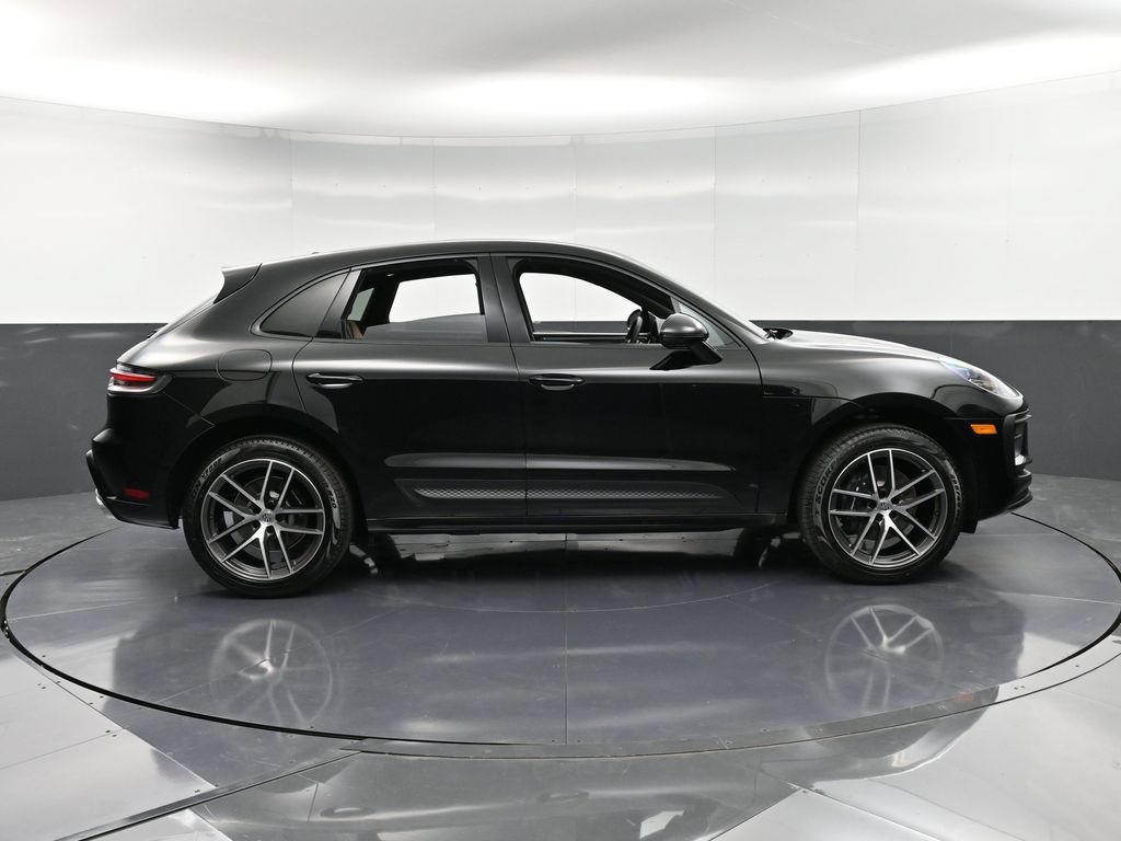 Certified 2026 Porsche Macan AWD/4WD image 9
