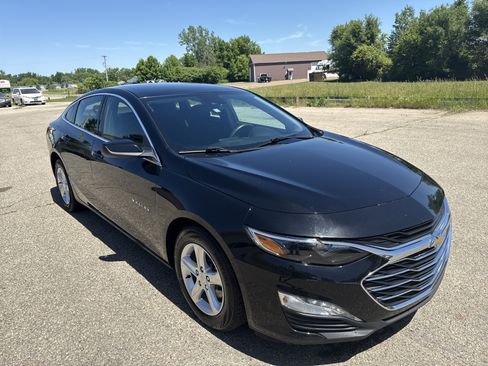 Used 2023 Chevrolet Malibu LT FWD image 1