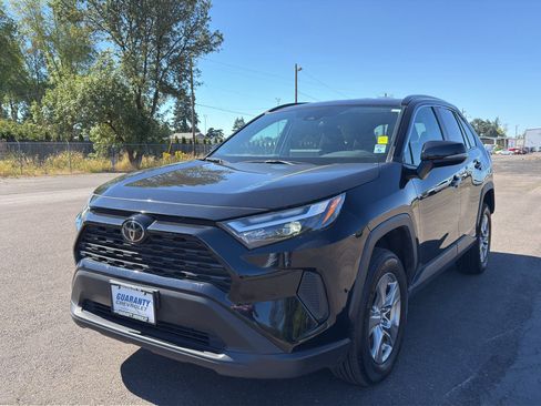Used 2025 Toyota RAV4 XLE FWD image 4