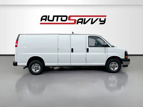Used 2023 GMC Savana 3500 Work Van w/ Driver Convenience Package image 8