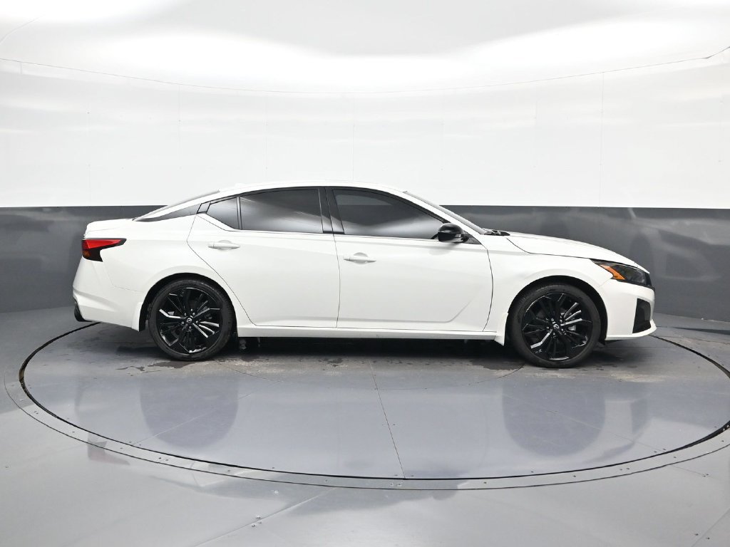 Used 2025 Nissan Altima 2.5 SR w/ SR Premium Package FWD image 11