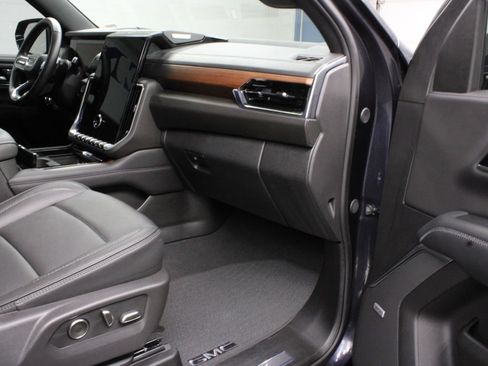 Used 2025 GMC Yukon XL Denali AWD/4WD image 38