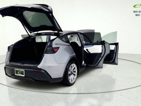 Used 2026 Tesla Model Y AWD image 18