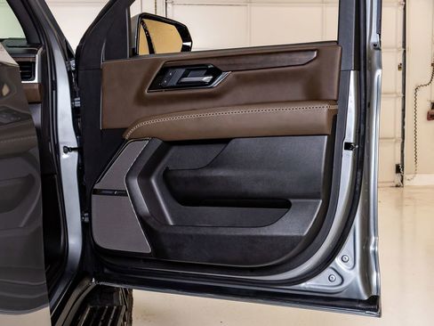 Used 2026 GMC Yukon Denali Ultimate w/ LPO, Floor Liner Package AWD/4WD image 39