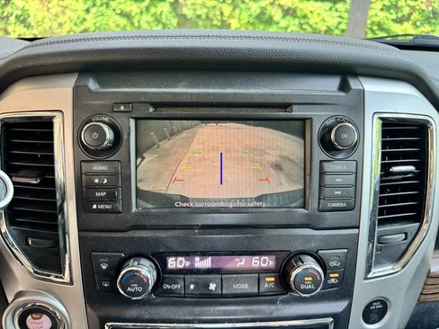 Used 2019 Nissan Titan SL image 25