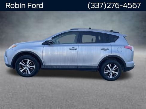 Used 2018 Toyota RAV4 XLE image 2