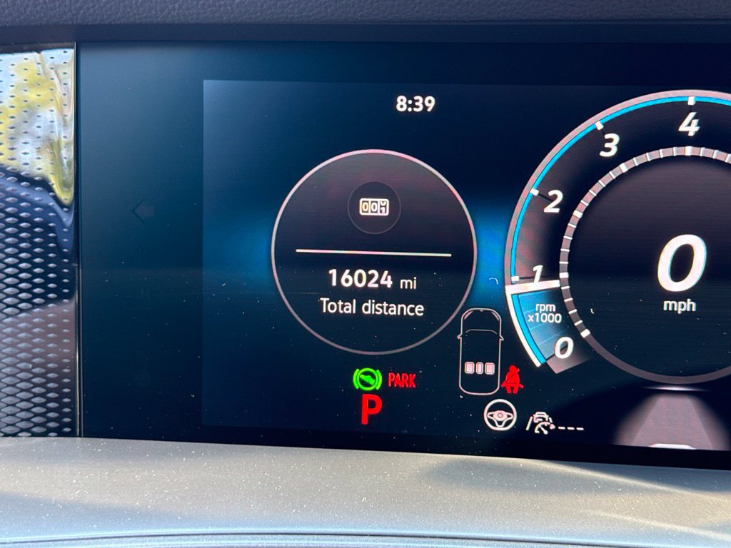 Certified 2025 Volkswagen Tiguan SE R-Line AWD/4WD image 17