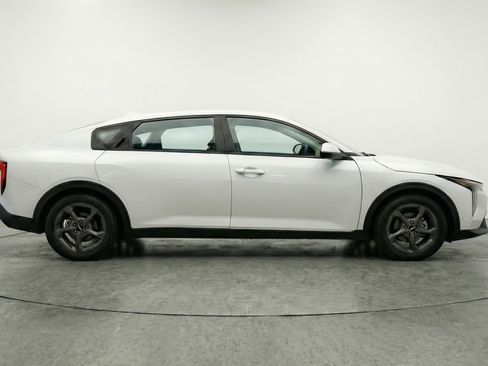 Used 2025 Kia K4 LXS image 11