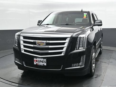 Used 2018 Cadillac Escalade Premium Luxury AWD/4WD image 6