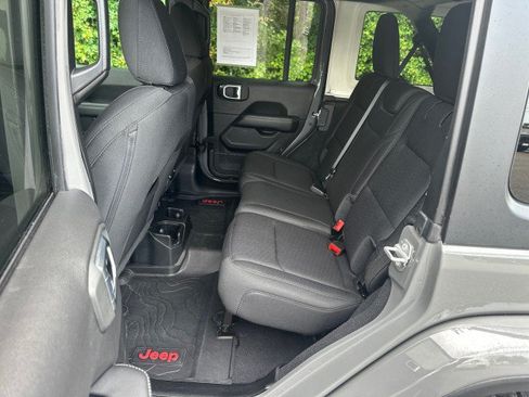 Used 2020 Jeep Wrangler Unlimited Sahara AWD/4WD image 17