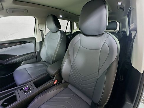 New 2025 Volkswagen Tiguan SE image 19