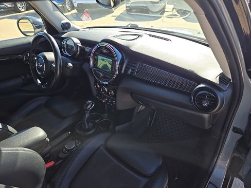Used 2018 MINI Cooper S image 23