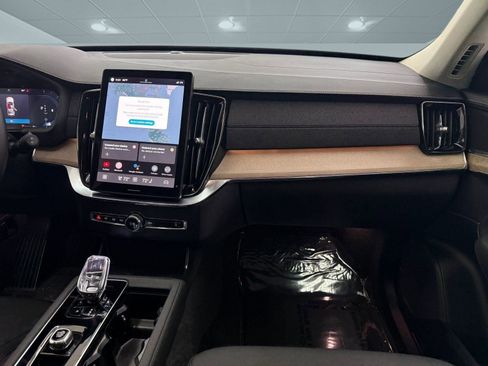 Used 2025 Volvo XC90 B6 Plus image 28