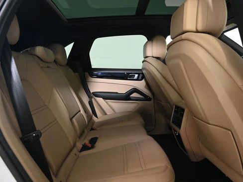 Certified 2022 Porsche Cayenne E-Hybrid image 19
