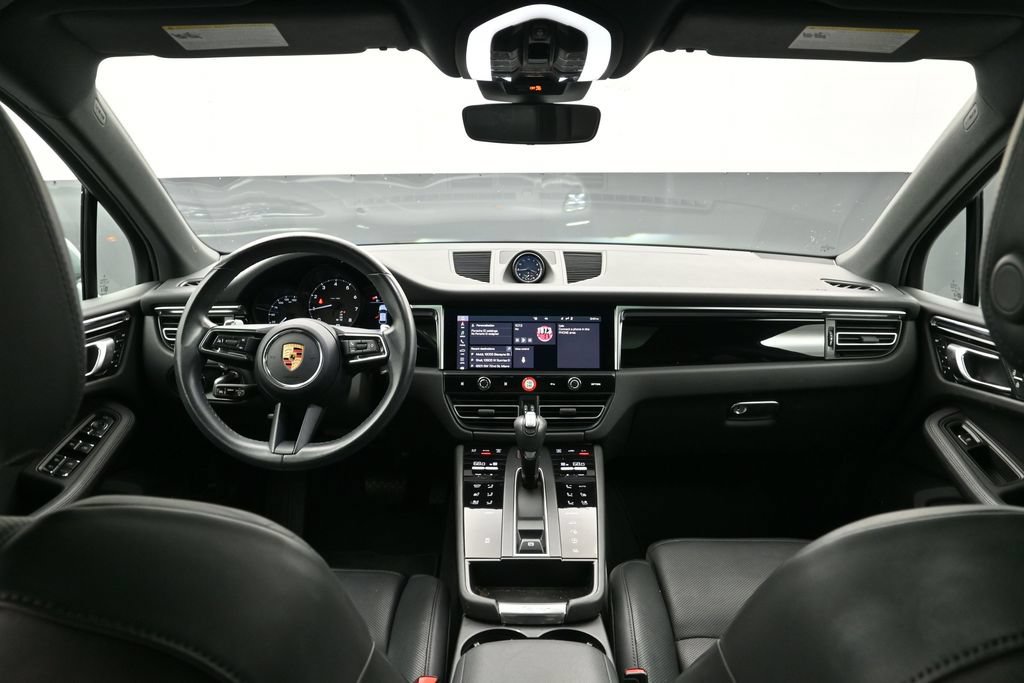Certified 2024 Porsche Macan AWD/4WD image 18