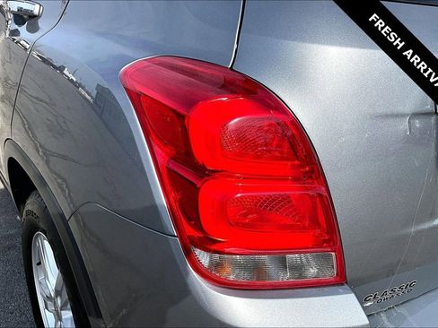 Used 2020 Chevrolet Trax LT w/ LT Convenience Package image 21