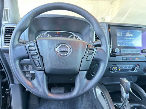 Used 2024 Nissan Frontier SV image 28