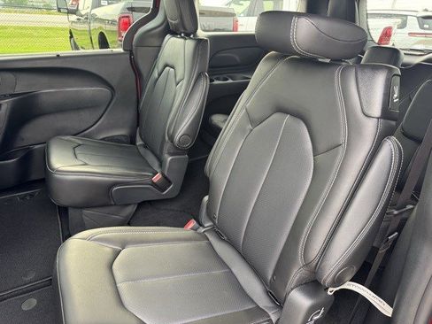 New 2026 Chrysler Pacifica Select image 29