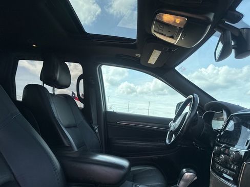 Used 2020 Jeep Grand Cherokee Limited AWD/4WD image 27