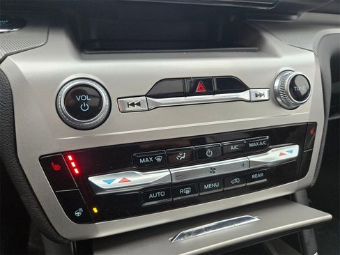 Used 2022 Ford Explorer XLT w/ Equipment Group 202A image 16