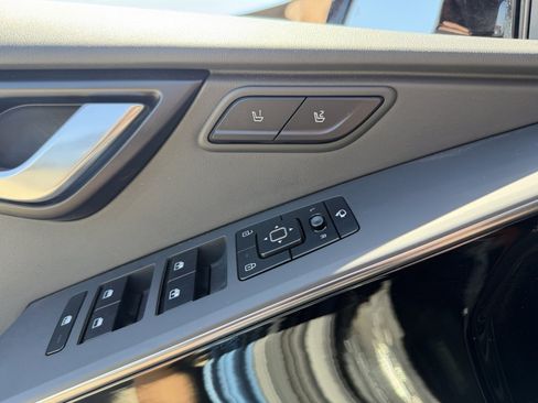 Used 2024 Kia Niro SX Touring FWD image 28