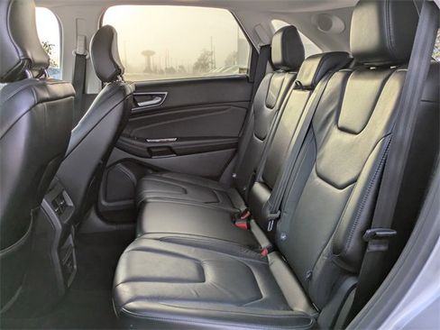 Used 2016 Ford Edge Titanium image 14